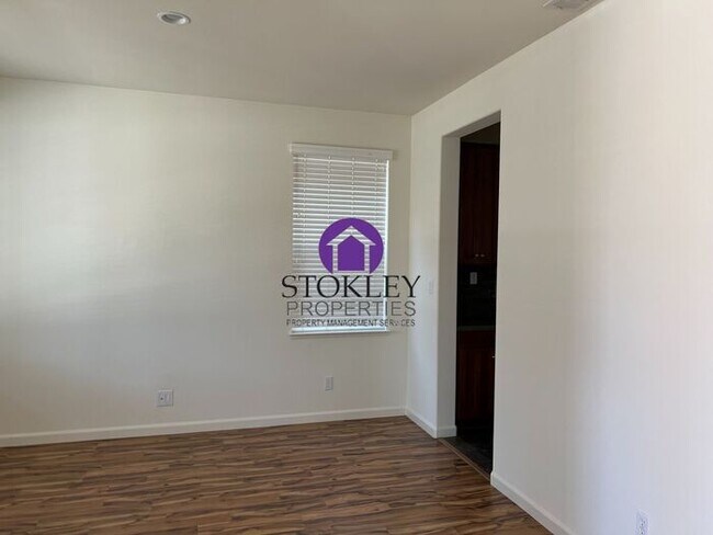 Foto del edificio - Stokley Properties Presents Property addre...