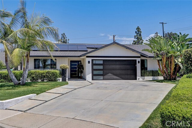 Building Photo - 832 N Oceanbluff Ave