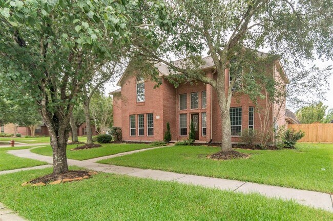 Building Photo - 303 Green Oaks Dr