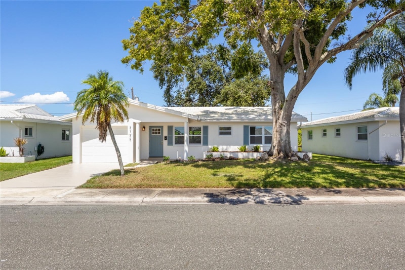 Foto principal - 3735 101st Ave N