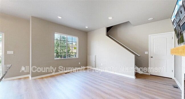 Foto del edificio - 1933 Villageview Ln