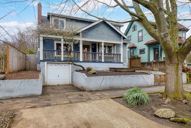 Building Photo - URBAN UPDATED 4 Bedroom/3 Bath CRAFTSMAN S...