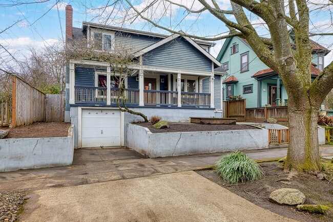 Foto del edificio - URBAN UPDATED 4 Bedroom/3 Bath CRAFTSMAN S...