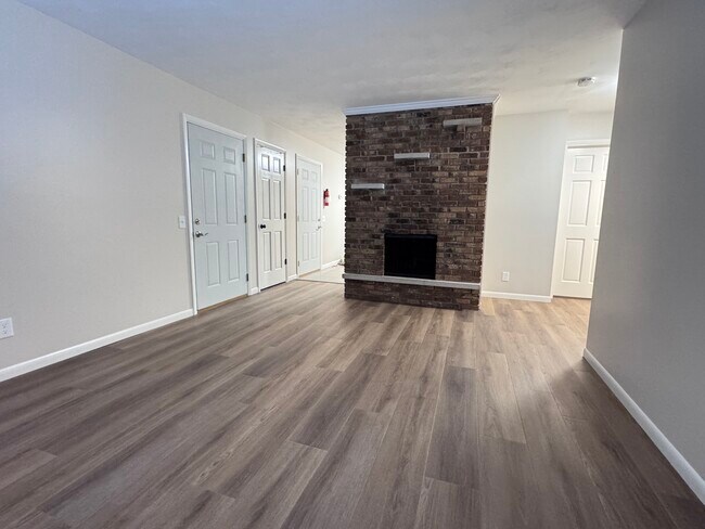 Foto del edificio - 24306 W McGillen Ave