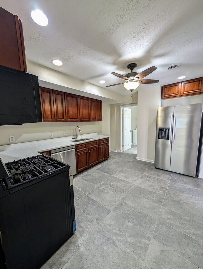 Photo - Large 3 Bedroom on a quiet street with Off Street Parking House