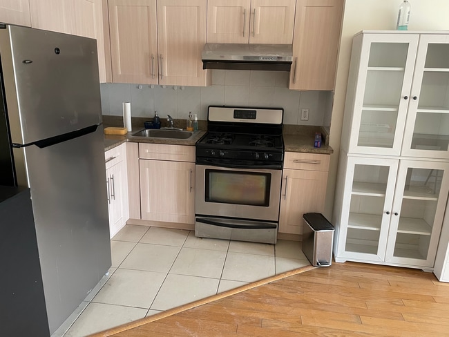 kitchen - 14024 31st Dr