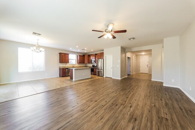 Foto del edificio - 12145 W Patrick Ln