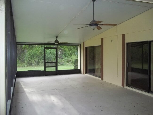 Building Photo - 2995 Bent Pine Dr