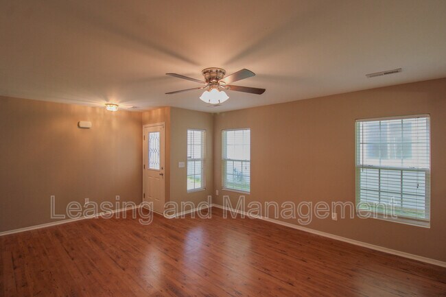 Building Photo - 8811 Kellum Dr