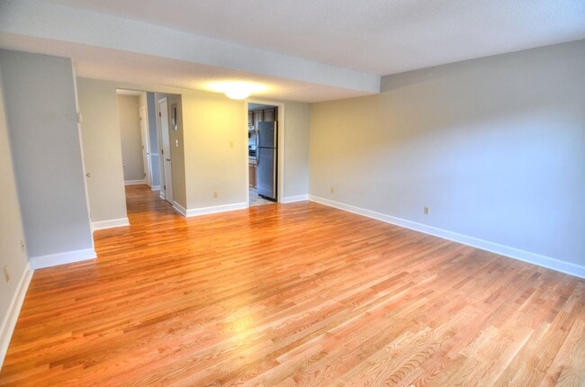 Building Photo - Lovely 2 Bedroom, 1.5 Bath Townhouse in Carrboro - Avail in March!