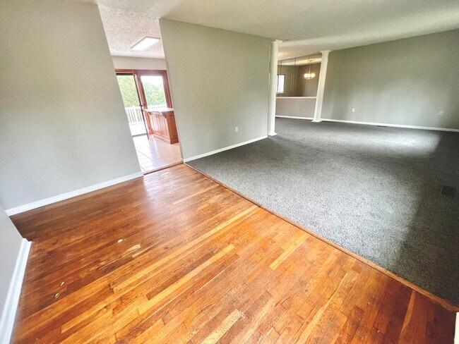 Foto del edificio - 3 Bed 2 Bath- Hopewell Township Pa!