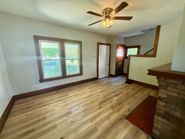 Building Photo - 272 N Harris Ave