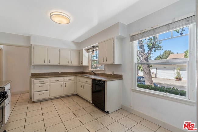 Building Photo - 4823 Topanga Canyon Blvd