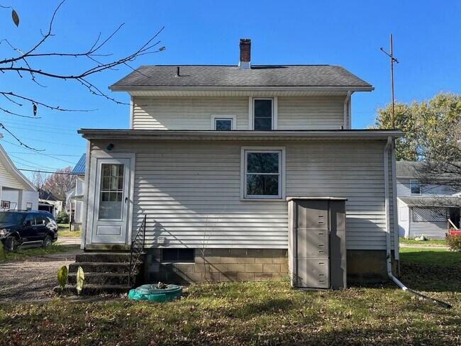 Building Photo - *FIRST MONTH'S RENT FREE*
