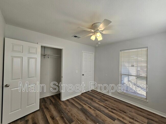 Building Photo - 28 Easton St