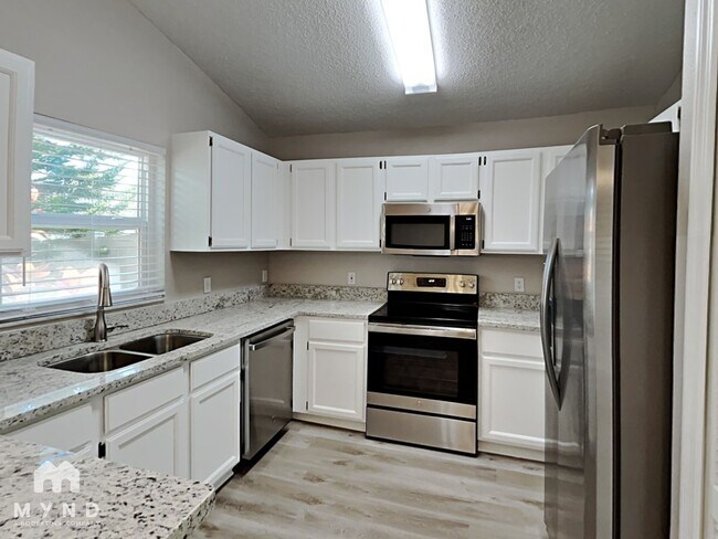 Foto del edificio - 915 River Wind Ave