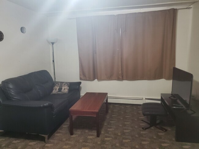 Photo du bâtiment - 10415 99 Ave