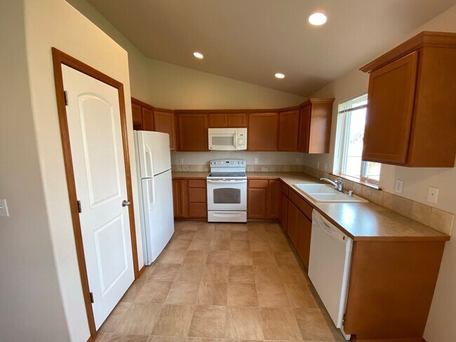 Foto del edificio - 3 Bedroom Home on Cul-De-Sac for Rent!