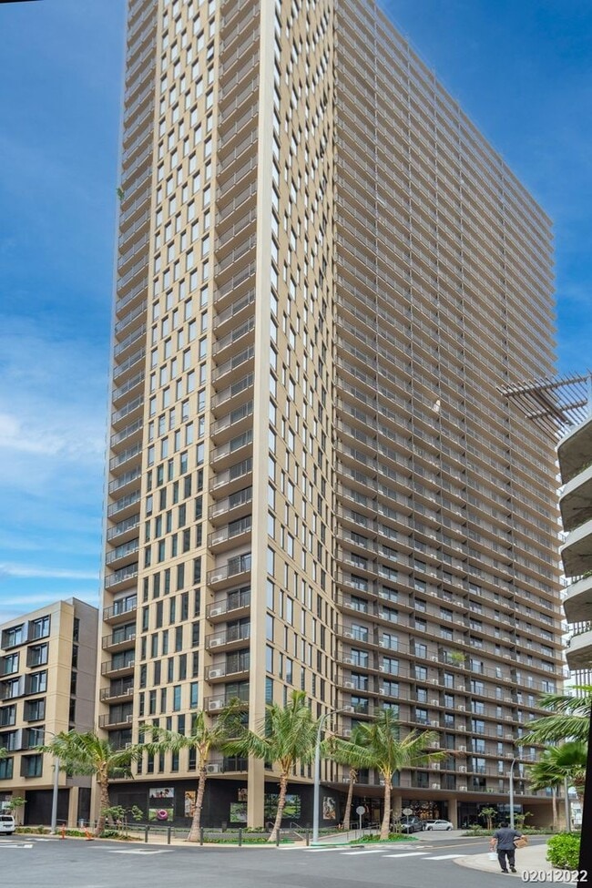 Building Photo - 987 Queen St