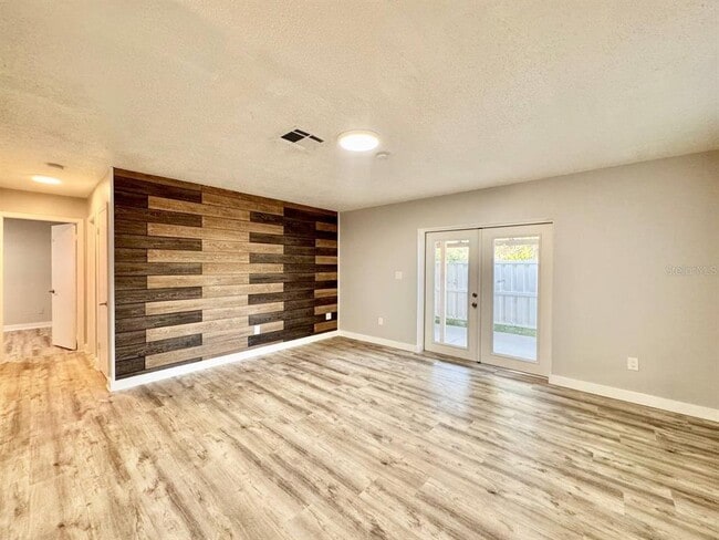 Building Photo - 6910 Soledad Ct