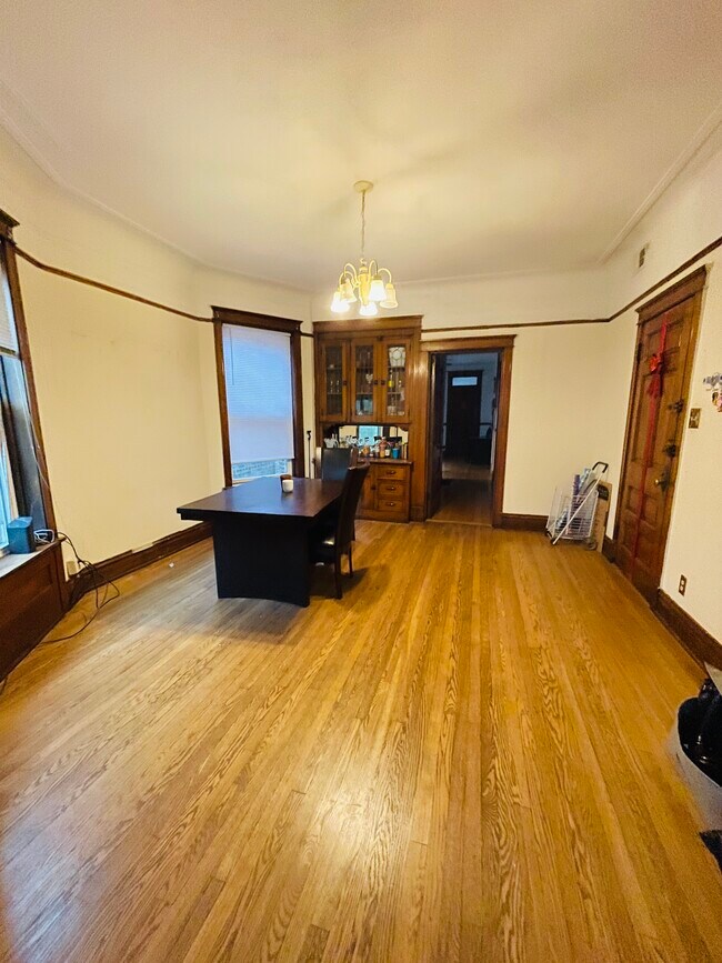 comedor - 3730 N Magnolia Ave