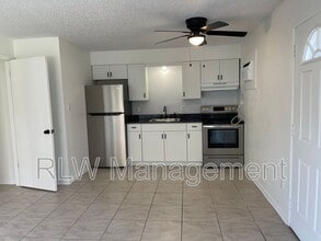 Building Photo - 425 S Seminole Ave