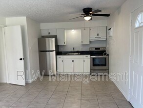 Building Photo - 425 S Seminole Ave