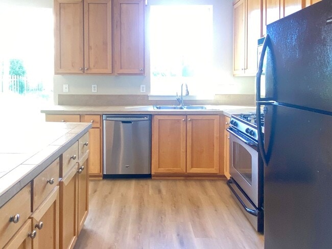Building Photo - Charming Single Level in a Quiet Neighborhood