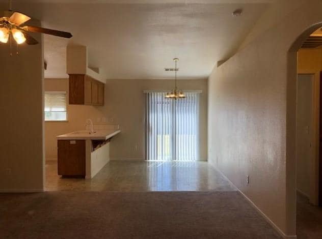 Building Photo - 932 Alpen Dr