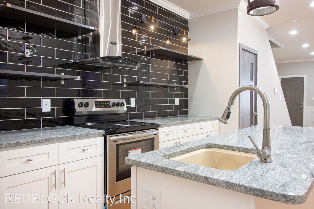 Primary Photo - 4 br, 2 bath House - 733 S 57TH ST