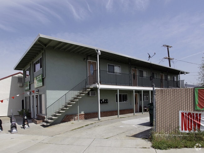 Primary Photo - 1049 Jefferson Blvd