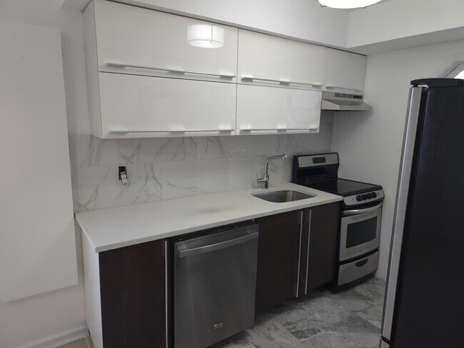 Foto del edificio - 6715 Polk St