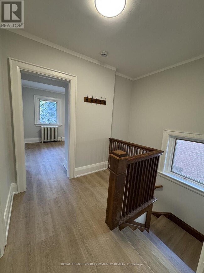 Photo du bâtiment - 183 St Clair Ave E