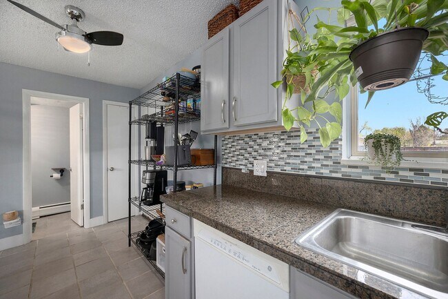 Foto del edificio - 2700 S Holly St