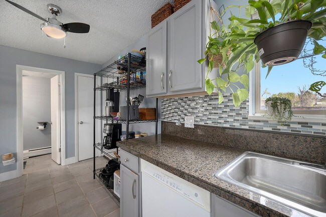 Building Photo - University Hills 2 bedroom and 1.5 Bath