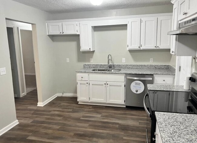 Foto del edificio - 751 Farrowood Dr