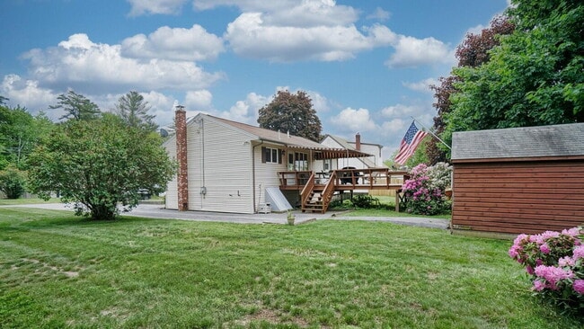 UPDATED!! 3 bed, 2 bath house with solar p... - UPDATED!! 3 bed, 2 bath house with solar p...