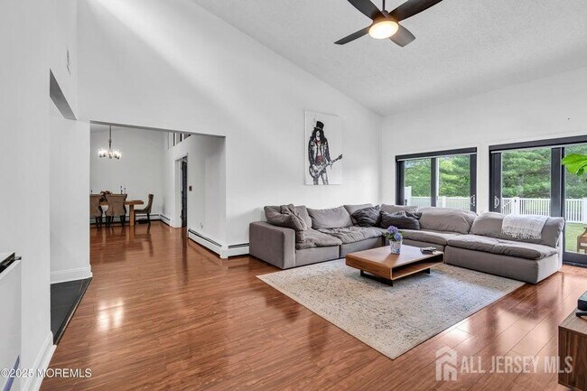 Foto del edificio - 218 Community Cir