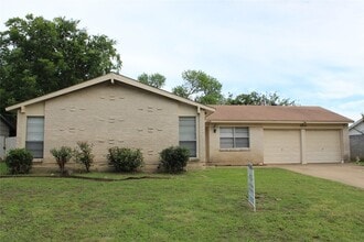 Building Photo - 2834 Hollandale Ln