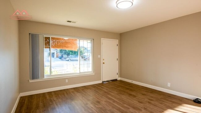 Building Photo - 868 Miller Ave
