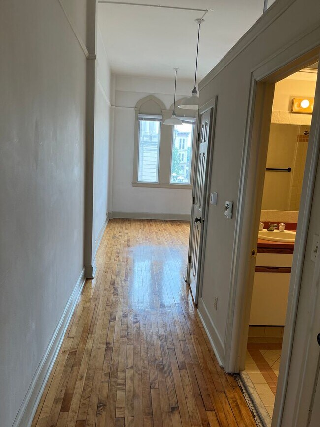 Building Photo - Trendy Downtown Apartment in Lafayette, IN