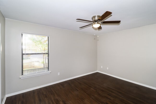 Building Photo - 1919 Calgary Trail