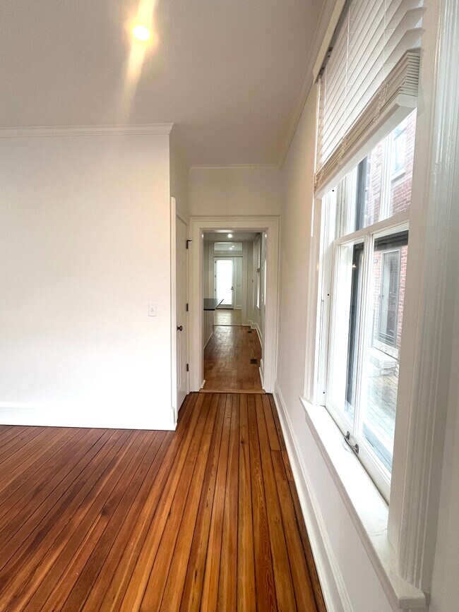 Foto del edificio - 672 Mohawk St