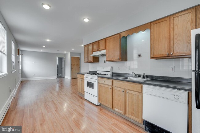 Building Photo - 1400 S 16th St