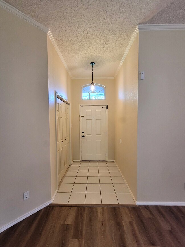Entryway - 2704 Amherst Ave