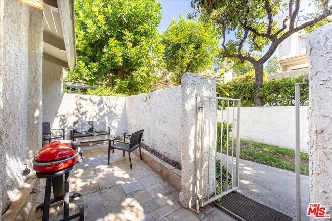 Foto del edificio - 11848 Moorpark St