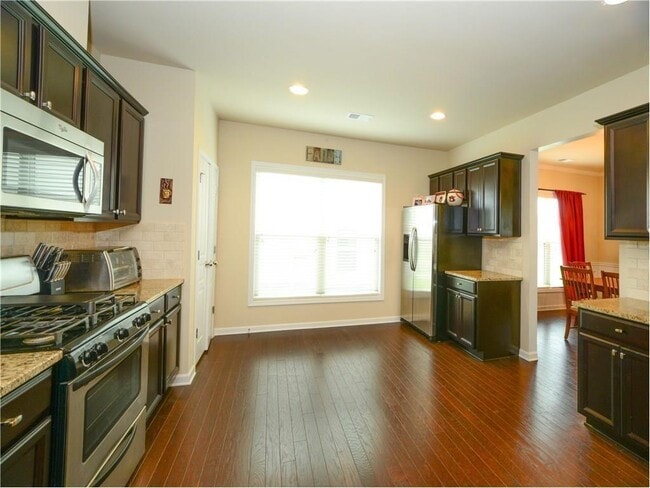 Foto del edificio - 5940 Weddington Dr