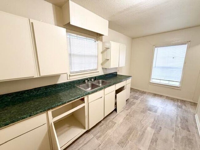 Building Photo - 600 Camp Dr