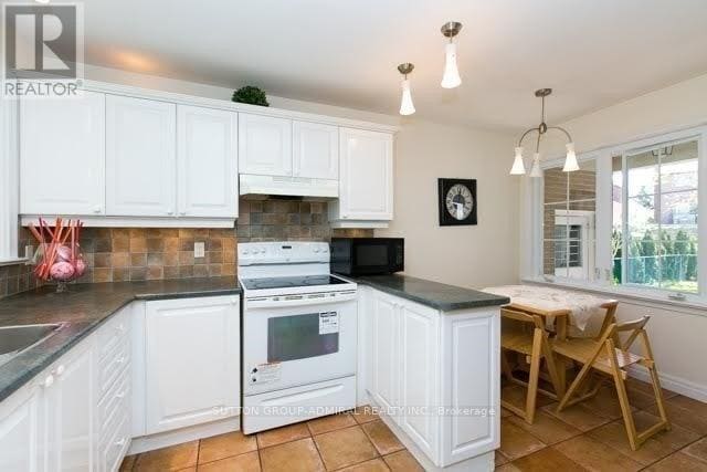 Building Photo - 141 Elvaston Dr