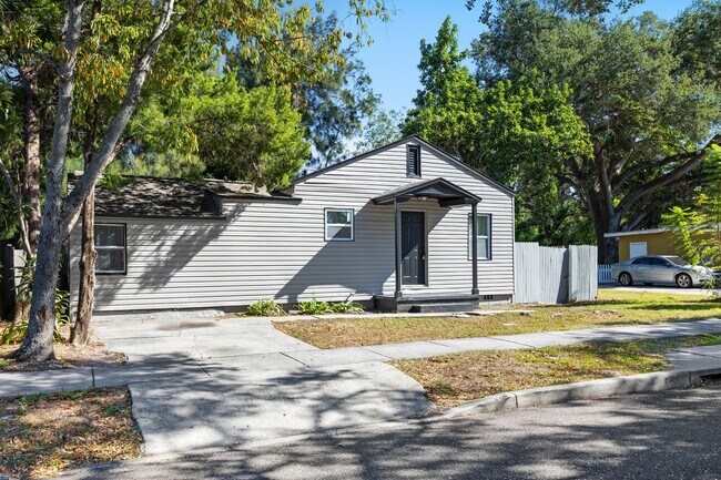 Foto del edificio - Large 4 bed/1.5 bath House & Section 8 Accepted , Drive by & Apply for just $25** Move in by Nove...